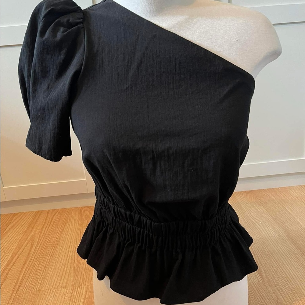 Elegant Black One-Shoulder Top